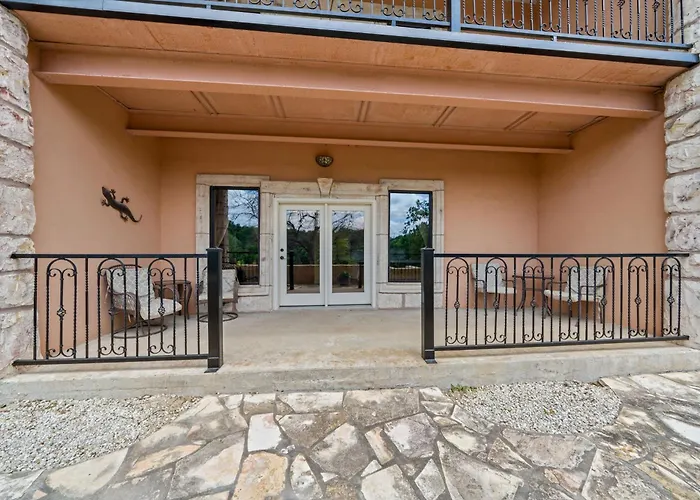 Blanco Riverside Cottages